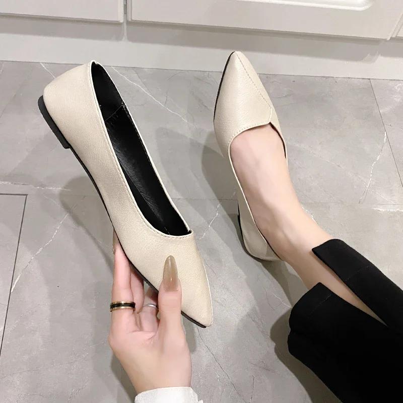 2024 Весна и лето Новые мягкие кожаные туфли на плоской подошве Простые туфли Женские туфли с острым носком Большие размеры Женская мода Zapatos