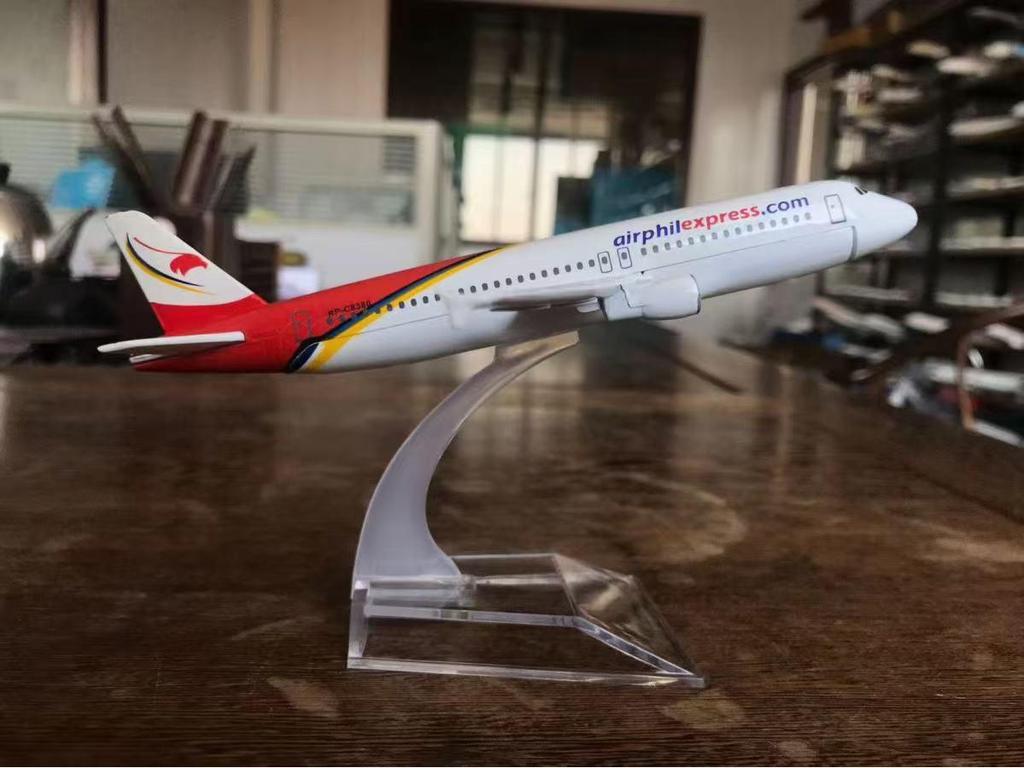 Модели из сплава президентских самолетов: ATR FK50, C919, A350, B747, A320, A330, A380