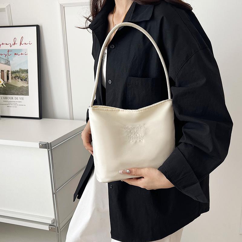 Летняя новая простая нейлоновая сумка под мышкой, дизайн с вышивкой алфавита, ручная сумка-ведро для поездок на работу