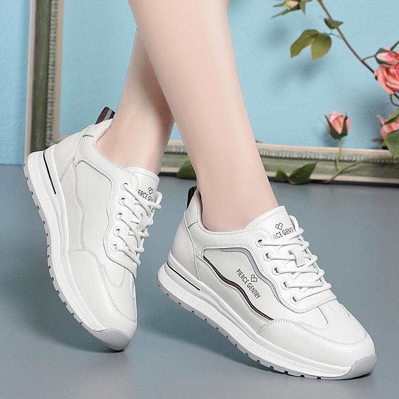 Fashion Spring Autumn Soft Sole Velvet Little White Sports Shoes Women's New Casual Leather Shoes Middle-aged Elderly Sneakers Fashion