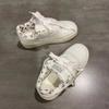 2024 2024 Женская спортивная обувь Весенняя повседневная обувь для ходьбы на открытом воздухе Женские кроссовки Женские удобные белые туфли на вулканизированной платформе