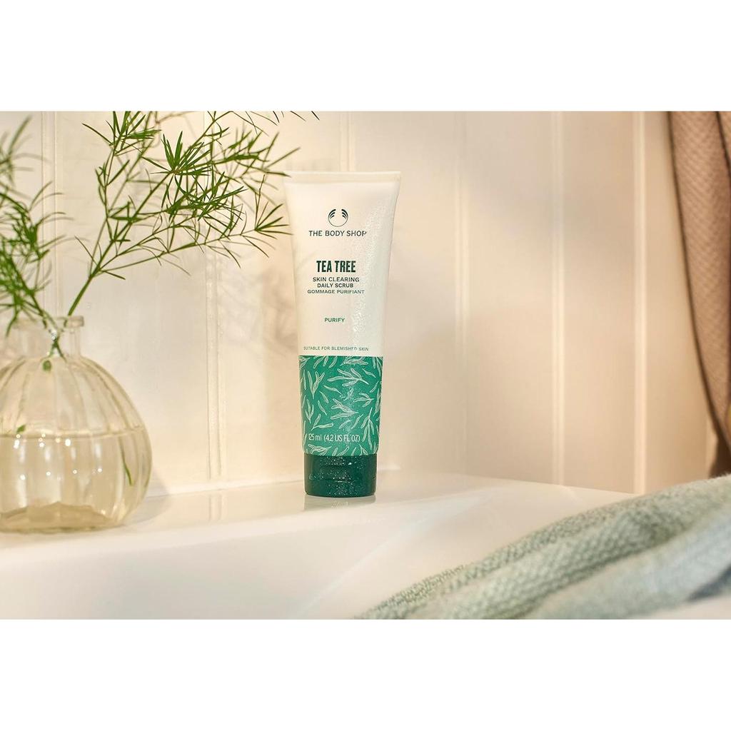 The Body Shop Tea Tree Daily Scrub 125ml For Smooth Shine-Free Skin, Gentle Pore Exfoliating Face Cleanser