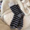 Женские зимние плюшевые теплые полосатые шерстяные носки средней высоты