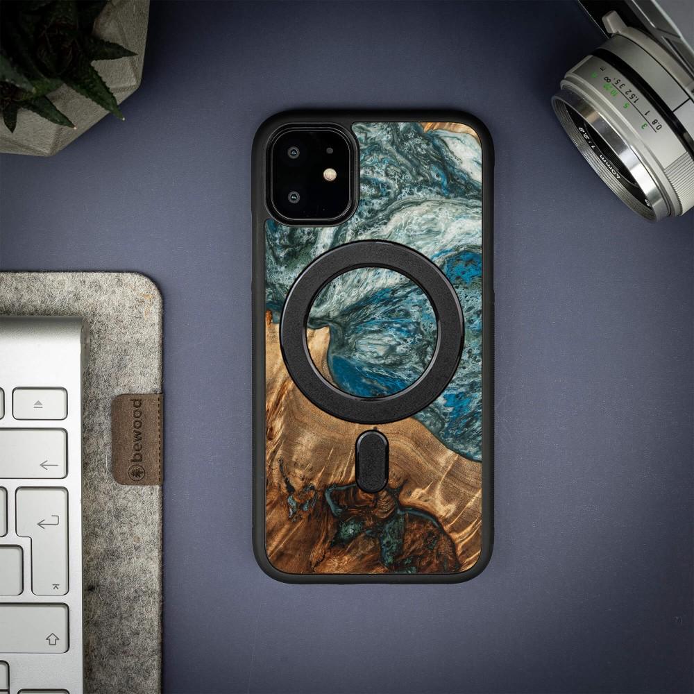 Bewood Unique case for iPhone 11 - Planets - Earth with MagSafe