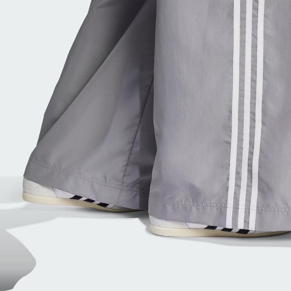 adidas Оригинальные свободные спортивные брюки с широкими штанинами и полосатым логотипом на шнурке, женские плавки, серые JD3389