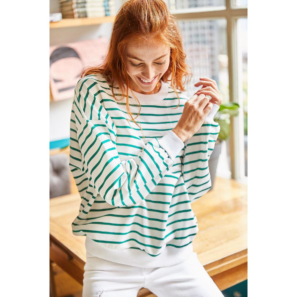 Women's White Black Striped Basic Soft Textured Loose Sweatshirt Swt-19000457