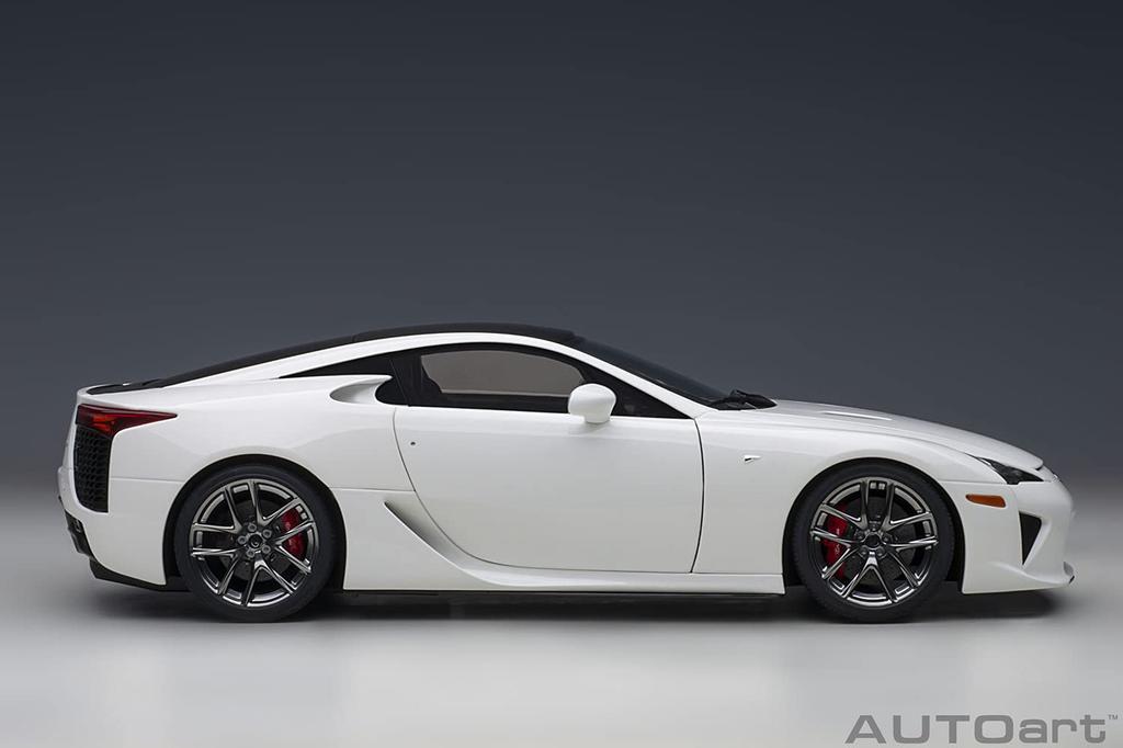 AUTOart Scale Lexus LFA Carbon Finished Product 1/18 (Whitest White/Black Fiber)