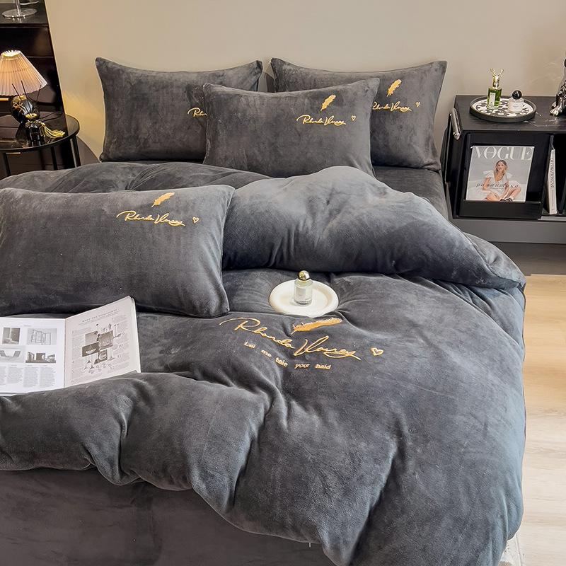 Утолщенный постельный набор из четырех предметов Молочный флис Пододеяльник Флисовый пододеяльник Простыня Наволочка