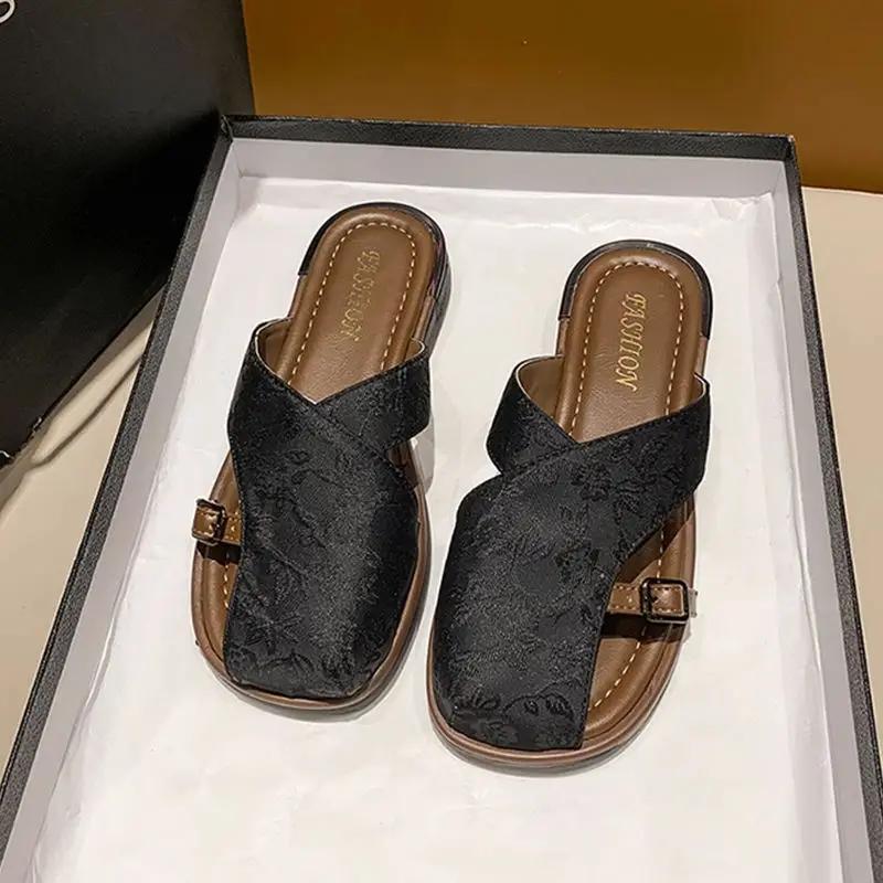 Модная уличная обувь на каблуке Новые дизайнерские женские шлепанцы и женские сандалии Роскошные Дешевые Ликвидация Тренд 2025 ПВХ Слайды