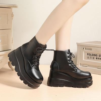 Ботинки Мартин на толстой подошве в британском стиле, женские, новые осенние 2025 года, жареные уличные, на подошве-маффине, на высоком каблуке, на танкетке, короткие ботинки, инс