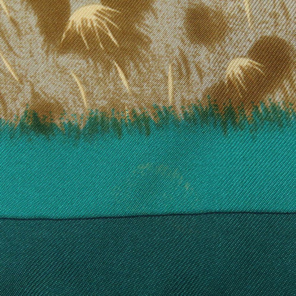 Поношенный шелковый платок HERMES Calle 90 зеленый многоцветный CASOUES et PLUMETS