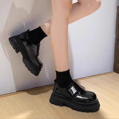 Повседневная маленькая кожаная обувь для женщин, осенняя новинка, универсальная обувь на платформе, увеличивающая рост и стройнящая, для женщин