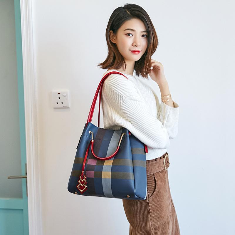 Checkered Women's Bag New Versatile Bag Water Bucket Bag Large Capacity Women's Handheld Diagonal Straddle Bag