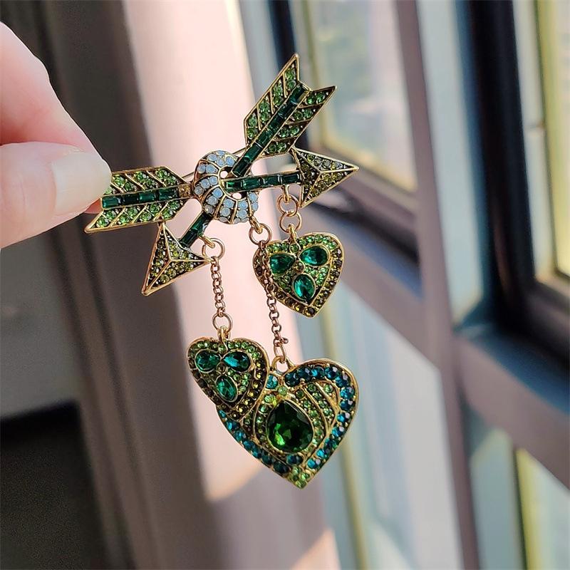 Брошь «Стрела любви Купидона», ретро-брошь «Стрела через сердце», инкрустированная бриллиантами, бахрома, аксессуары