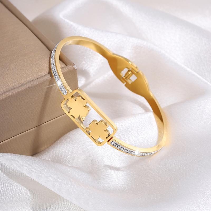 Four-leaf Clover Fashion Couple C-shaped Hand Light Luxury Ing Versatile Bracelet