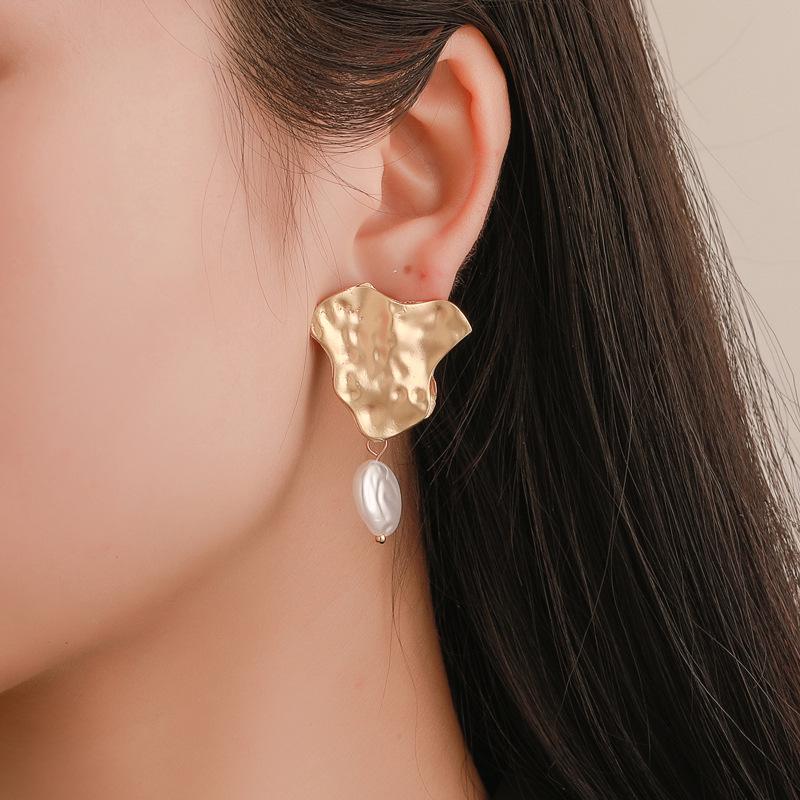 Personality Geometric Irregular Earrings Pleated Metal Stud Earrings Fashion Accessories MIT