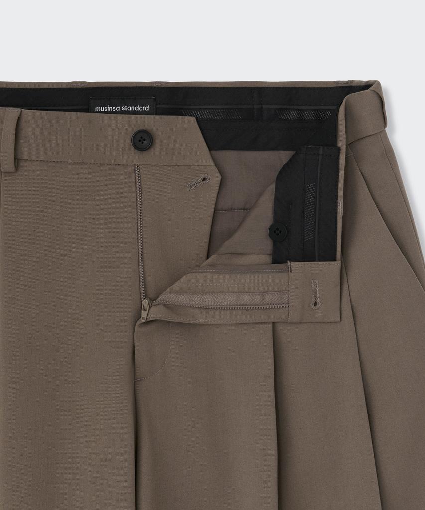 MUSINSA STANDARD Extra Wide Two-Puck Hidden Elastic Waist Slacks [Dusty Beige]