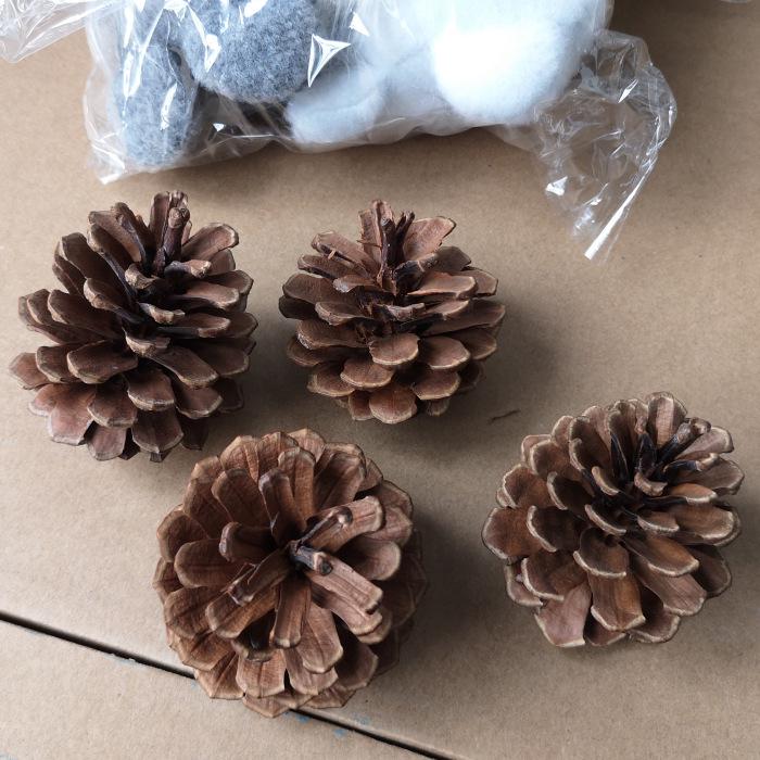 1-18CM Pine Cone Christmas Decorations: Creative Figurines & Photography Props