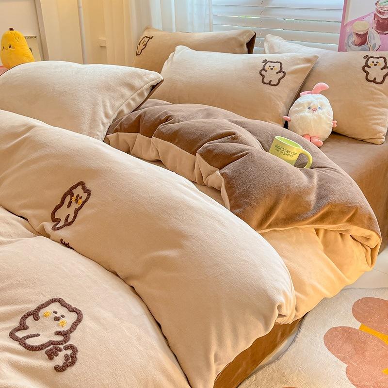 Зимнее полотенце с вышивкой, молочный бархат, комплект из четырех предметов, утолщенное теплое постельное белье с героями мультфильмов, коралловое фланелевое пододеяльник