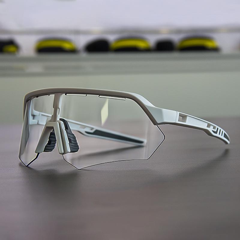 Color-changing sports glasses for hiking and mountaineering, outdoor cycling, windproof, dustproof, and dazzling sunglasses for men and women