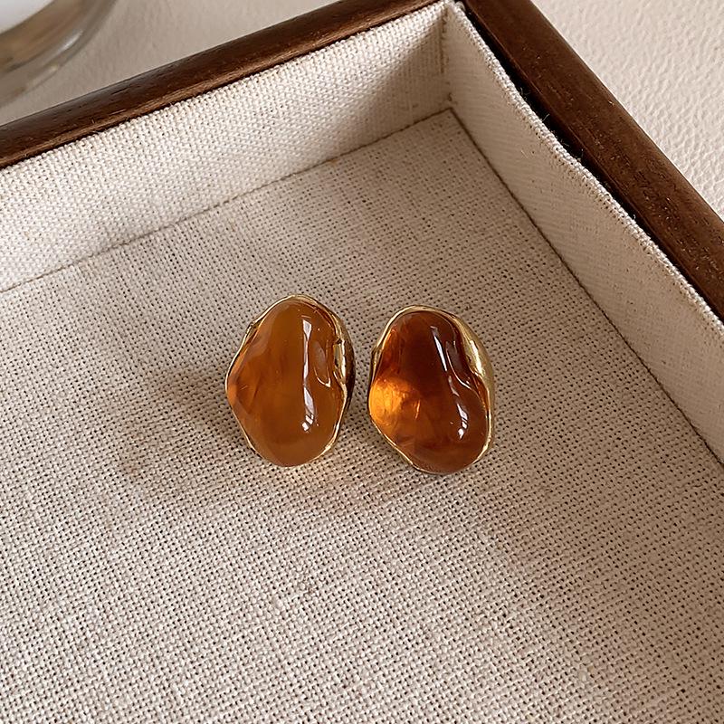 Amber Coffee French Retro Luxury Earrings - Women's Elegant Studs with Niche Design