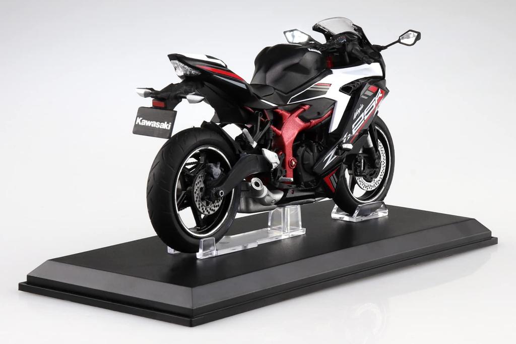 Skynet Completed Bike Kawasaki Ninja Metallic Spark Black x Pearl Flat Stardust White 1/12 ZX-25R