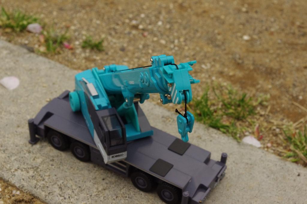 Diapet DK-6114 164 масштаб Kobelco Panther X700