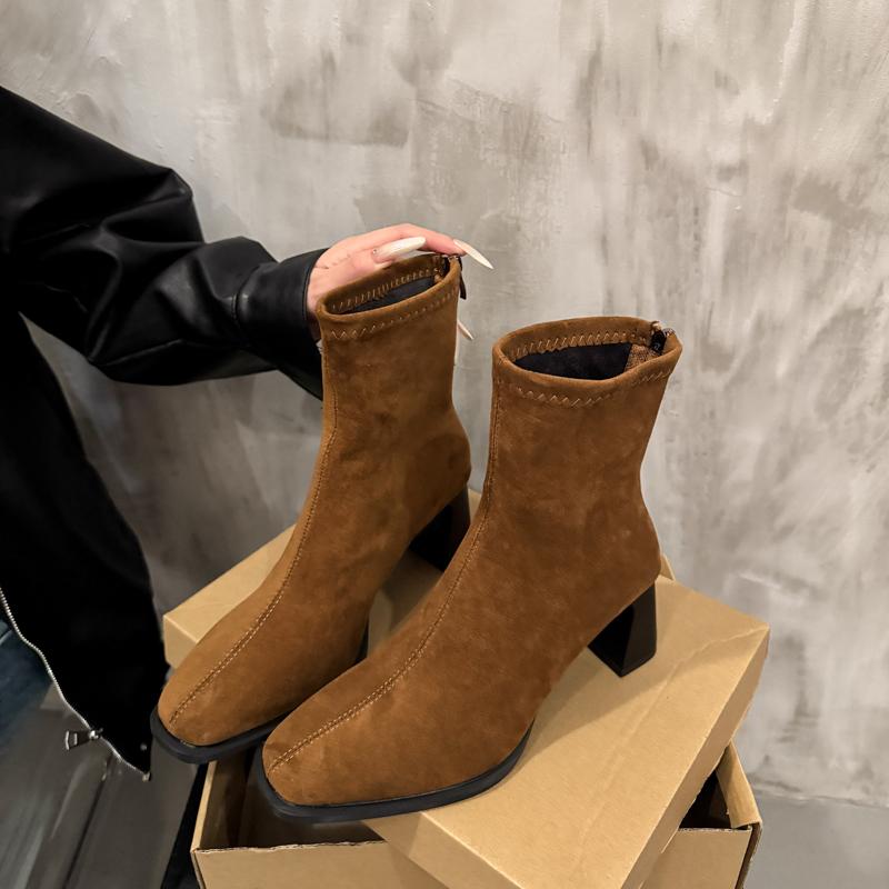 Модная осенне-зимняя женская обувь на высоком каблуке с квадратным носком и узким голенищем в уличном стиле для вечеринок, короткие ботильоны из короткого плюша