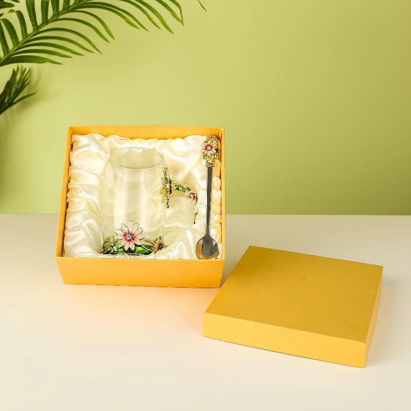 Чайная чашка из термостойкого хрустального стекла с эмалью Daisy — идеальный подарок на день рождения или праздник