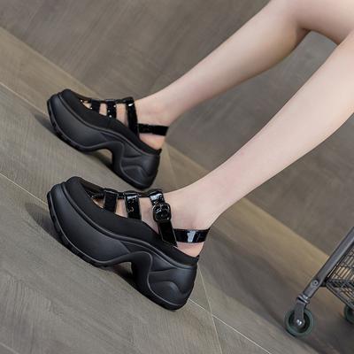 Женские римские сандалии на толстой подошве 2025 лето новые полые и дышащие повседневные модные универсальные на толстом каблуке с увеличением роста женские сандалии