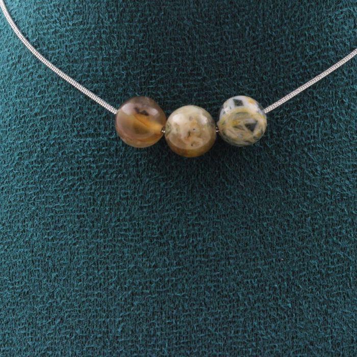 Stones and Minerals. Necklace 3 Beads Agate Bamboo Leaf 8 Mm Stainless Steel Chain.