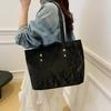 Simple and Atmospheric Tote Bag New Fashion Trend Women's Shoulder Armpit Bag Casual Versatile Commuter Handbag Women