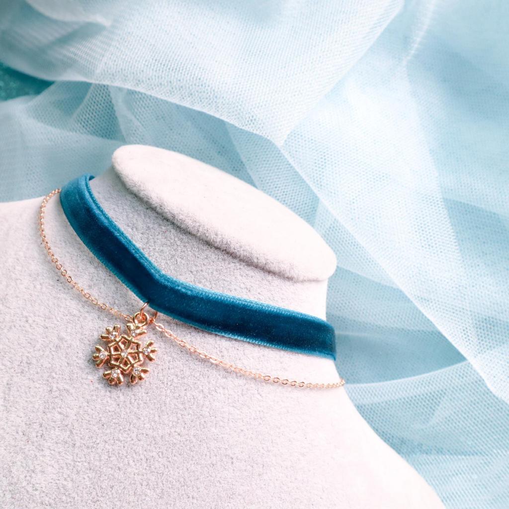 Frozen Style Snowflake Pendant Choker Necklace for Women
