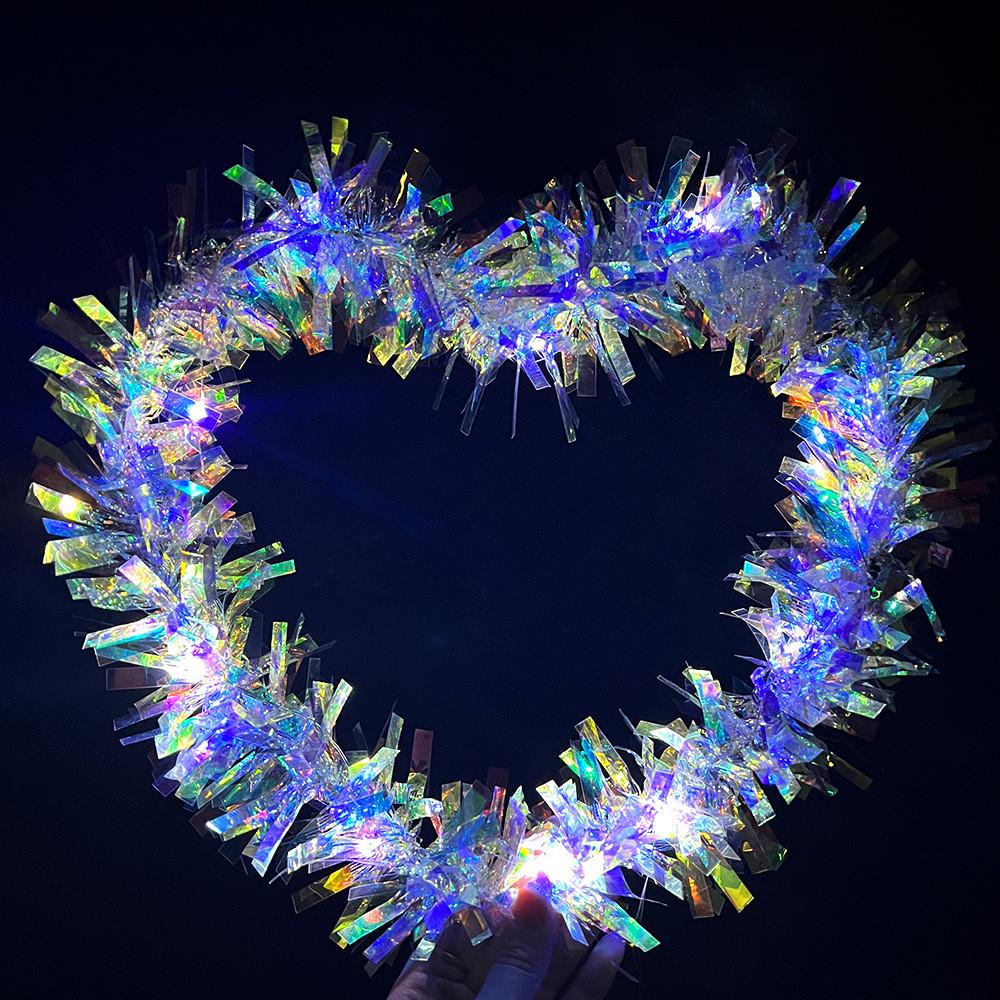 Очаровательный венок «Красное сердце» со светодиодной подсветкой — восхитительный декоративный акцент для Дня святого Валентина