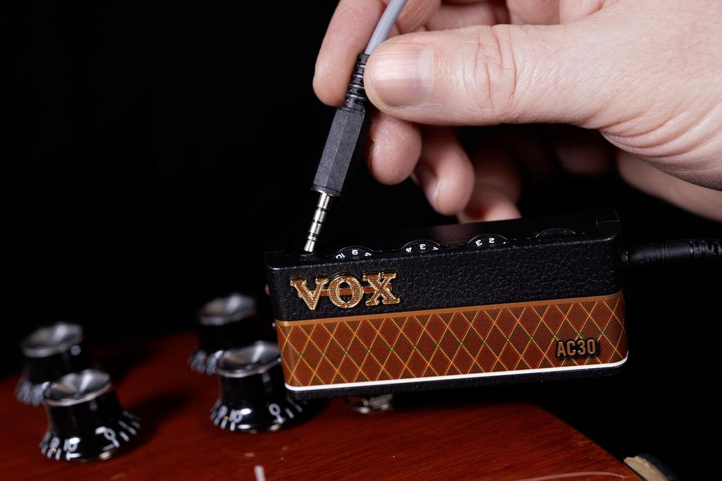 VOX Headphones Guitar Amplifier amPlug 3 AC30 No Cables Required Plug In Directly To Your Guitar Ideal for Home Practice Battery Powered Effects