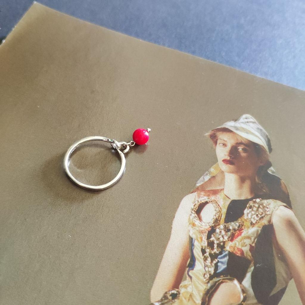 Серебряное кольцо с кораллом, вес изделия 1,7 гр (2145646)