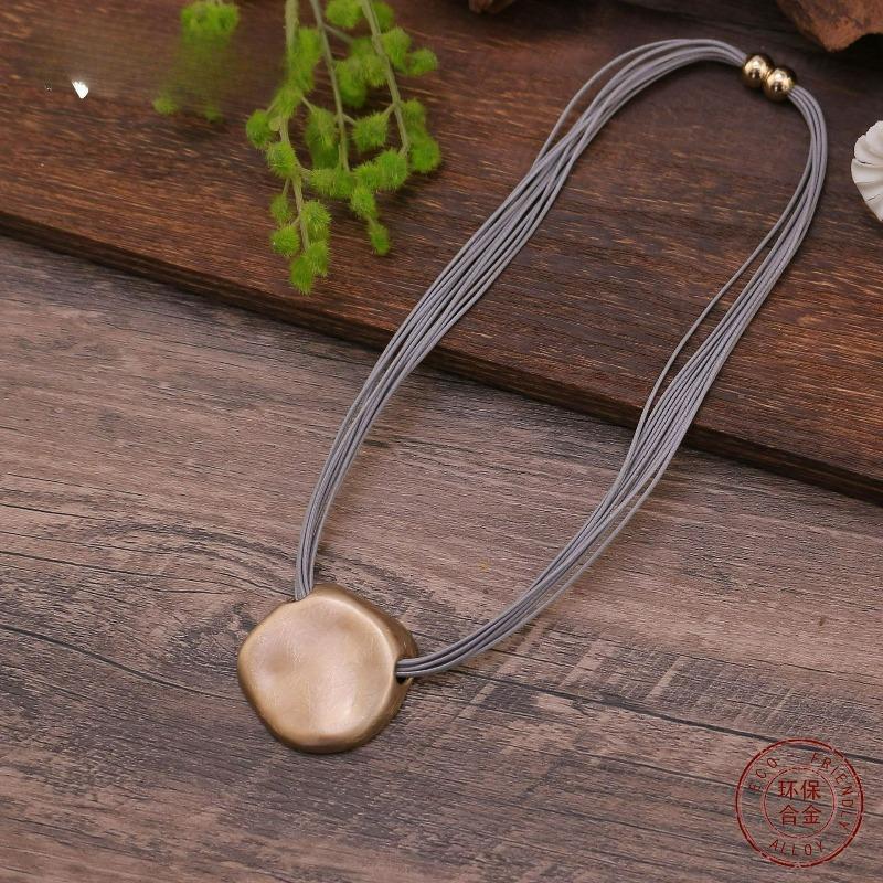 Ожерелье для женщин с подвеской из серебряной кожи на веревке, неровной, с ручной шлифовкой, позолоченное, с магнитной застежкой