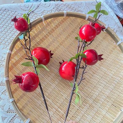 Новогодняя цветочная композиция с гранатом и хурмой: Сделай сам фруктовую ветку с пенопластовыми ягодами