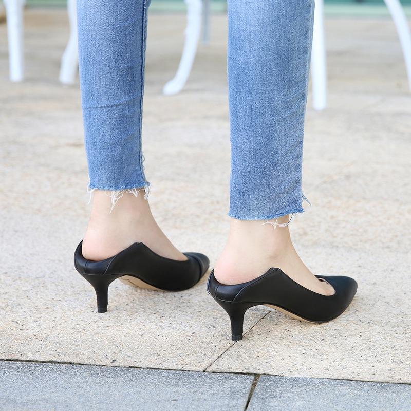 Модные удобные женские туфли из Пу кожи с острым носом и небольшом тонком каблуке