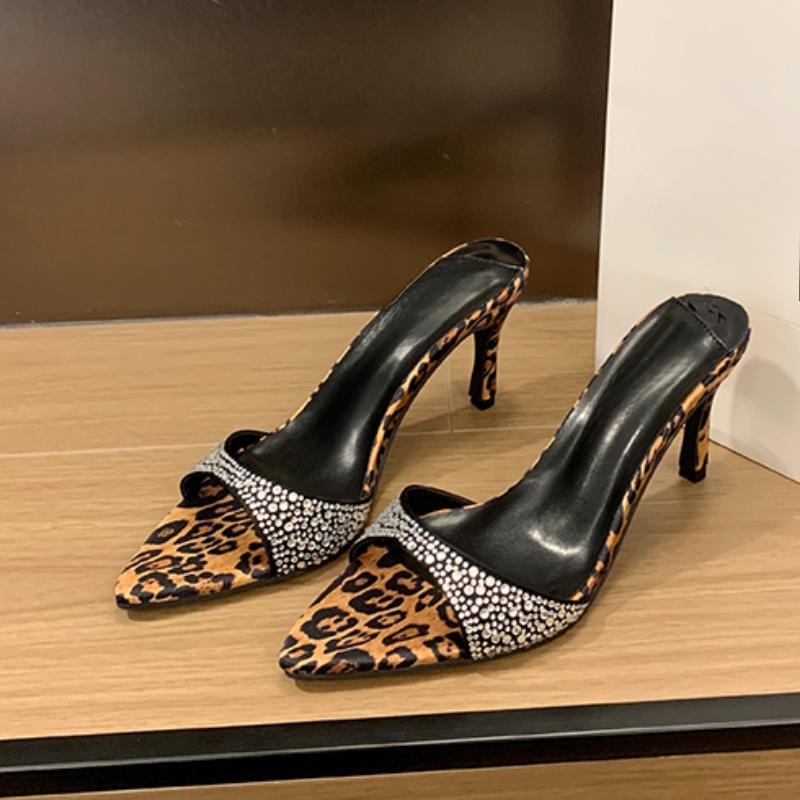 Мода 2025 Европейский и американский летний новый острый шпилька высокий каблук для женщин носить сексуальные крутые шлепанцы на улице