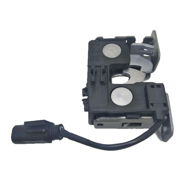 BMW E60/E61/E87/E90 Замок капота защелка пыльник 51237115229