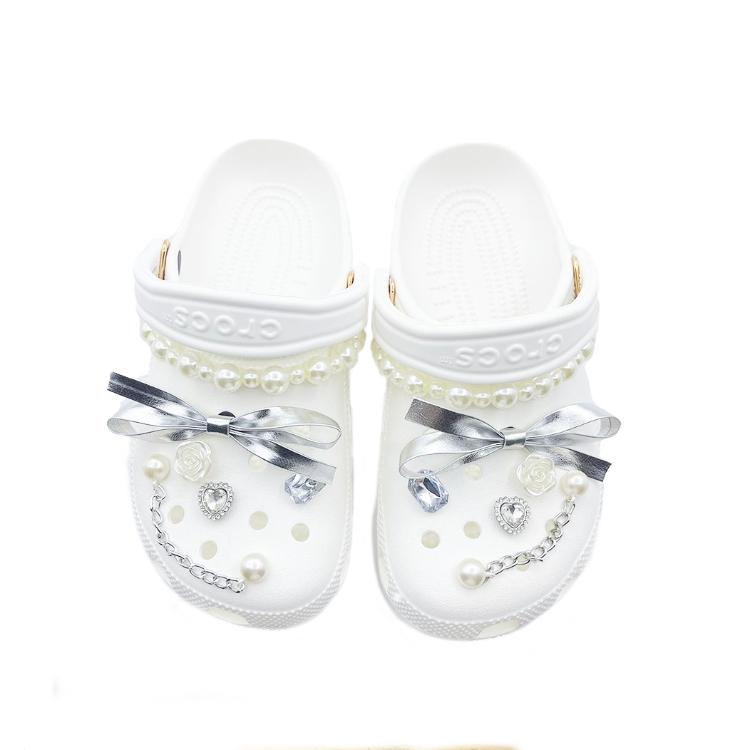 Crocs Классические клоги Серебряная Бабочка Нишевый Дизайн Путешествия Пляж Модный Тренд ЕВА Перфорированная Обувь Унисекс Белый