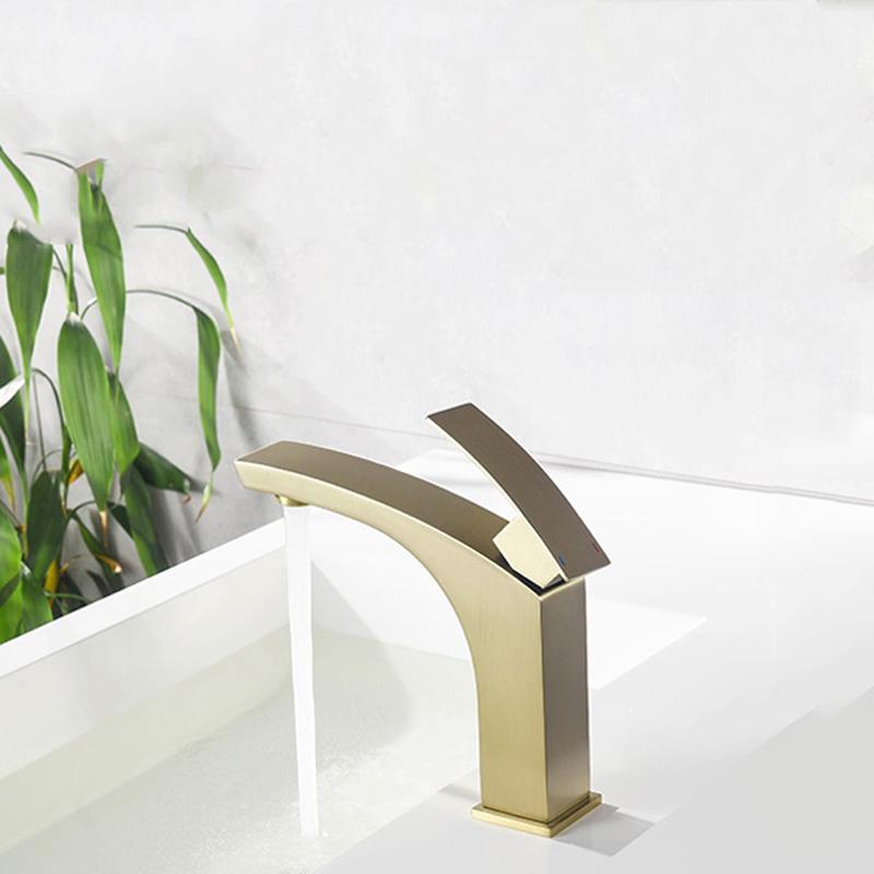 Современный смеситель для раковины, матовый золотой смеситель для ванной комнаты, смеситель для раковины, устанавливаемый на бортике, смесители для горячей и холодной воды из нержавеющей стали