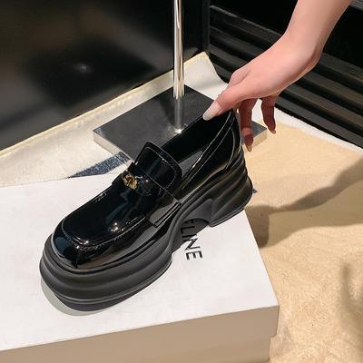 Женские лоферы на платформе с золотой монетой, новая весна 2025, стиль маффин, увеличивающий рост, одинарная обувь, кожаные туфли на высоком каблуке, маленькие кожаные туфли