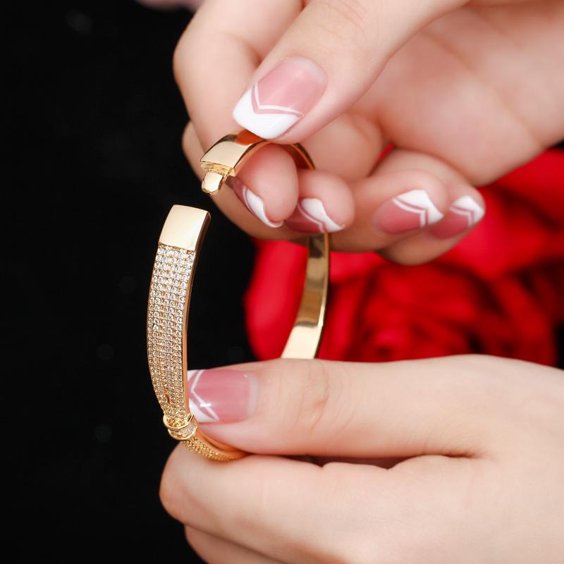 Браслет CMM со сверкающим цирконием AAA желтого золотого цвета с открытой манжетой