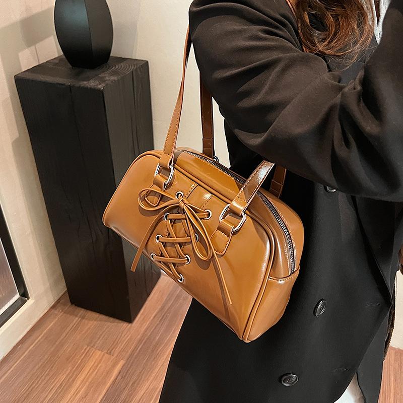 Сумка под мышкой Bow Spice Girl Женская 2025 Новая Осенне-зимняя сумка-тоут На плечо Сумка-боулинг Подушка Сумка для поездок