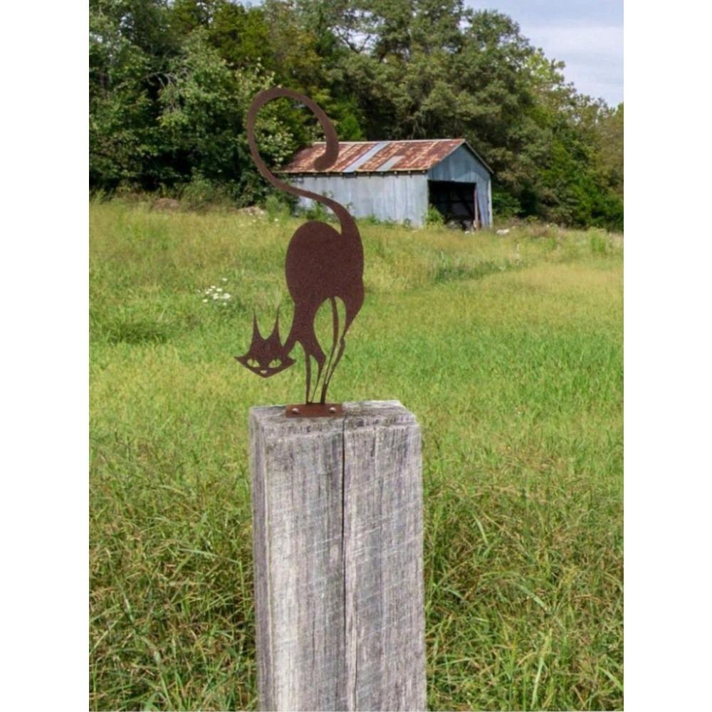 Wrought Iron Cat Fence Sculpture, Rusty Finish Outdoor Garden Statue, Lawn Stake Art for Yard Party Decor, Unique Metal Gift
