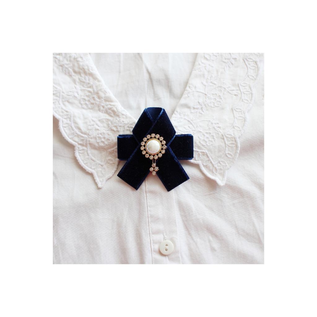 Audra Karlotta Brooch Black