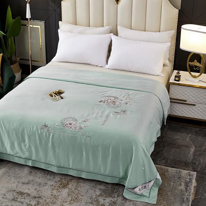 Begeman BGM-BD209 Supreme Embroidered Mulberry Silk Quilt