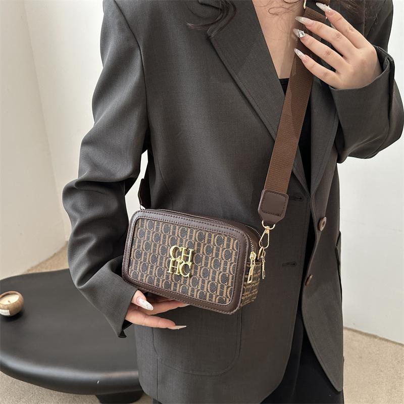 Spring New Fashion Trend Letter Printing Small Square Bag Personalized Contrasting Color Wide Shoulder Strap Women's Messenger Bag Bag